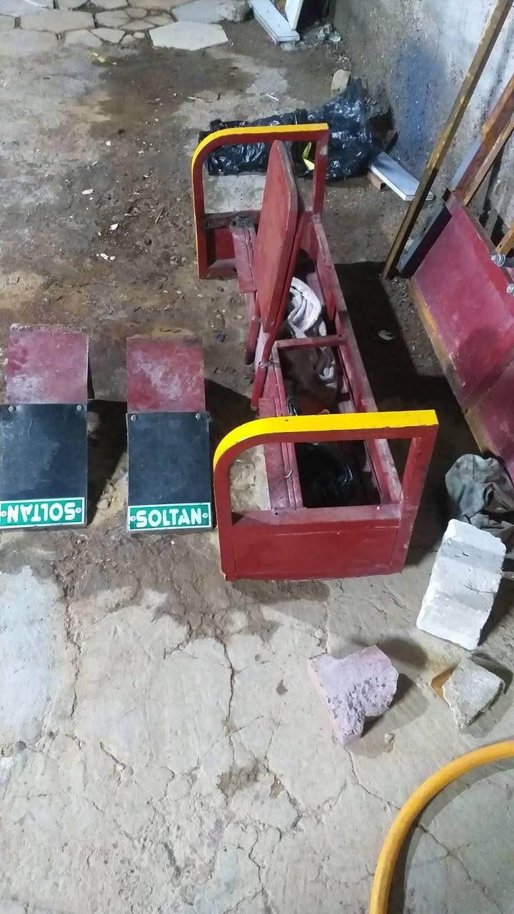 كراسي ستوته صلطان وصفحه مال بدي وزوج جاملغات تسكام وبليتات مال بدي
***********
