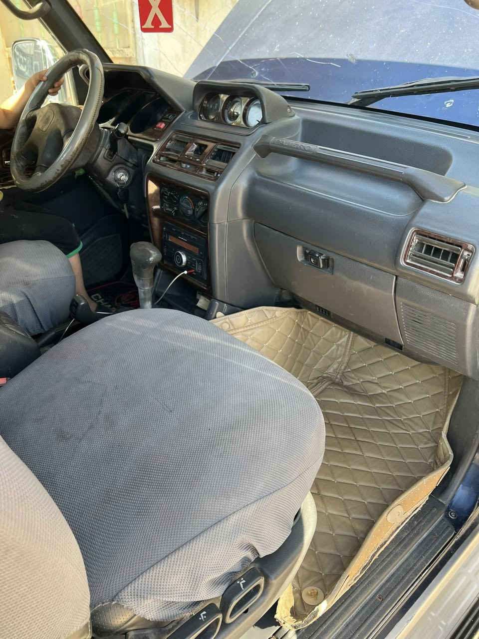 السلام عليكم باجيرو البيع موديل 2000كير مكينه حداديه تبريد تخم تاير كلشي بيه شغال سعر 60وبيه مجال مكان بابل الحمزه الغربي 06810140575//***********
