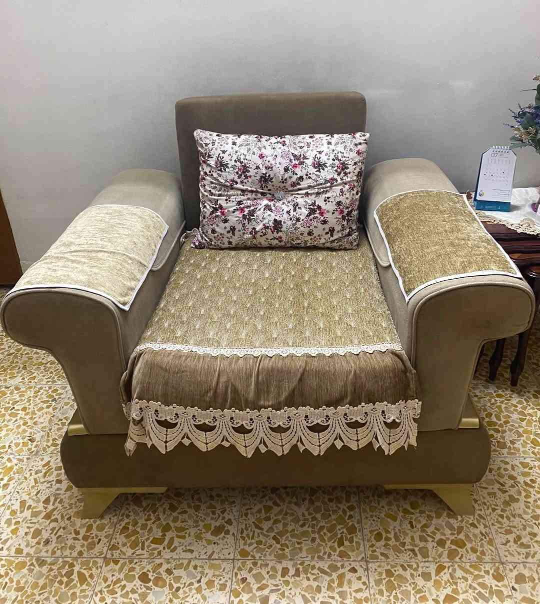 ✨ تخم تركي للبيع✨
✅ السعر: 300 الف 
المواصفات:
* 5 مقاعد (2 كبار + 1 وسط + 2 صغار)
* مخزن داخل كل مقعد
* المقعدين الكبار يتحولن إلى سرير
* مريح وعملي جدا للعائلة
📍مكاني : طويريج / حي الكردي اي تفاصيل و صور اكثر راسلوني خاص


**إذا كنت صاحب هذا الإعلان وتريد حذفه لأي سبب، رجاءا أرسل رسالة إلى الدعم الفني**