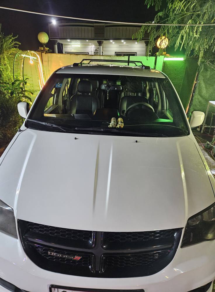 السلام عليكم دوج كرفان 2017 رقم بغدادباسمي سيارة جاهزة أبواب والجنطة كهرباء تشغيل عن بعد مكينة 3600حادثة جاملغ وبنيد السعر 175وبيه مجال للطيبين 
رقم بغداد انكليزي.رقم الهاتف ***********
***********ابو علي
