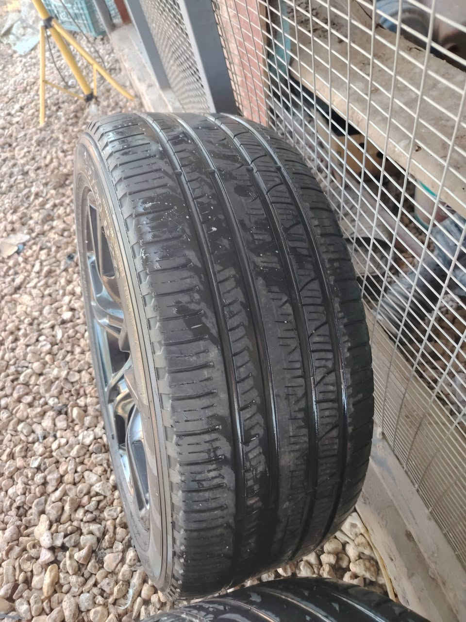 سلام عليكم شباب ويل Srt مال  جيب لاريدو ٣ ثنين خلفي واحد امامي هوه وتايرات ابيعه اي يفيده يراسلني *********** المكان نجف
