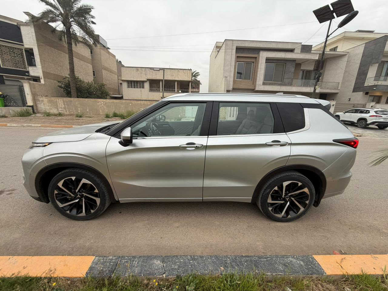 السلام عليكم 
للبيع اوتلاندر 2023 وارد امريكي 
رقم بغداد 
عداد ديجتال
حادثها جاملغ وبنيد
داخل بيجي 
السعر جوه السوك ب160 
مكانها بغداد 
للاستفسار ***********
