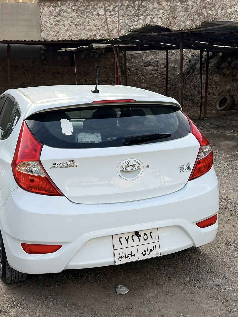 سلام عليكم اكسنت 2017 للبيع وارد امريكي بيها قطعه وحده فقط جاملغ طرف السكن بدون دواخل ماشيه 68 سياره جديده كامله مكمله وشرط التحويل مكانها كركوك سعرها 88 رقم ***********
