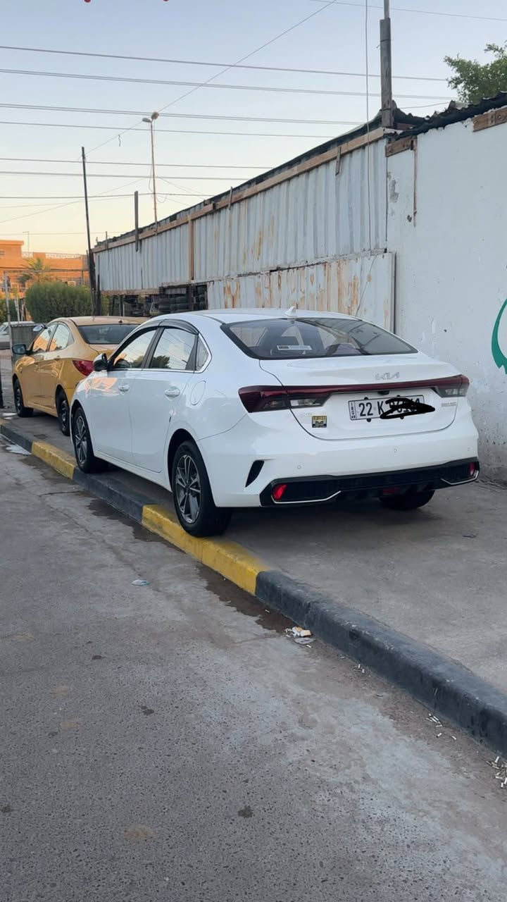 السلام عليكم للبيع 
كي 3 2024 

مكفولة من الصبغ والتبديل 

فقط طخه صغيره كلش رصعتين 

عداد المسافه 34 الف 

 محرك 1500 دبل نوزل

فول مواصفات 

بصمه تشغيل ، بصمه ابواب ، شاشه كامره ، تتحكم ستيرن 

حساس خلفي أمامي ، كشنات جلد داخل لونين مميز

ويل كب ، مري اشاير بلمري ، ترحيب ، ويل كب 

رقم اربيل بأسم شركة وكالة او تحويل مضمونات

السعر 135 بيها مجال 

المكان بغداد الغزالية 

***********
