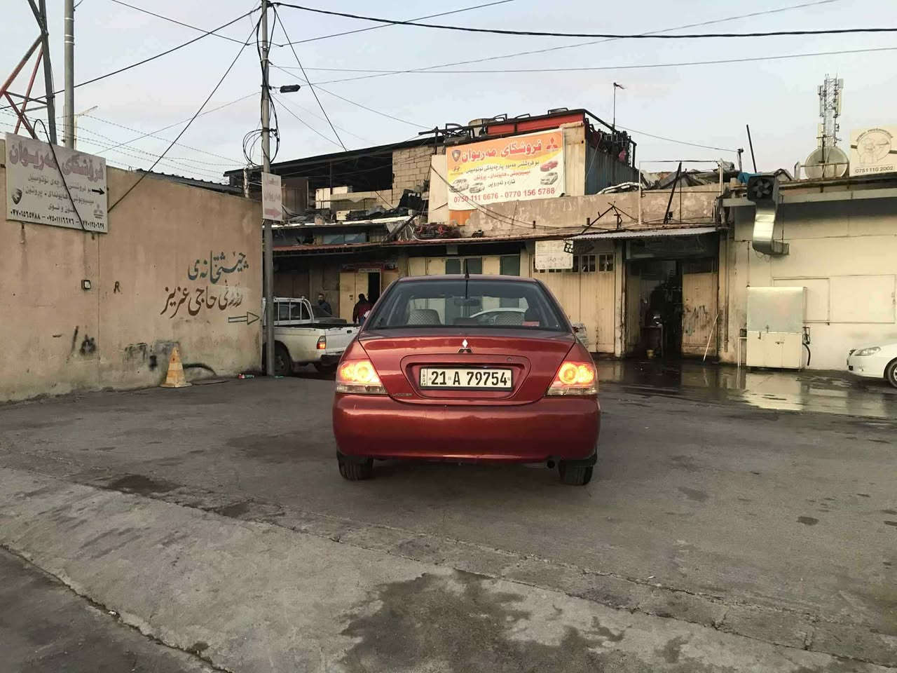 السلام عليكم 
مسيوبيشي لانسر ٢٠٠٨
تبريد ثلج تدفئه
كير اوتماتيك كفالة مكينه جانت 1300 بدلتها 1500 كفالة نوزل بلاك جدد
تخم تاير لوك جديد تخم وياله جديد شاشه كامره بلاد بدون صبغ فقط بارد جاملغ يسار وشويه من باب السايق الكلير مالها شوي بي جراد يعني مو الصبغ كهربائيات كله بلاد وكله شغال سنويه وأرقام جدد هذه جديد مكانها في السليمانية 
السعر 78ورقه وبيها مجال بيها طكه بالصدر بوشه أو لاستيك رباط 
للاستفتار الاتصال 
*********** السليمانية, العراق
