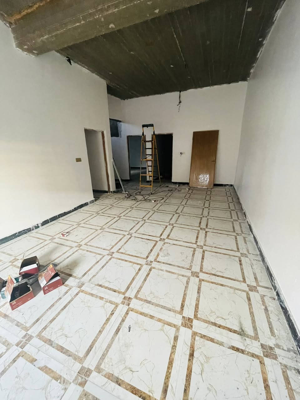 دارين للبيع عدد 2 بناء جديد صارله سنتين  المساحة الكلية 625 متر
في باب الهوى المنطقه الرابعه 
مساحة البيت الاول 153 متر 
يحتوي على ثلاث غرف ومطبخ وهول وصحيات خارج وداخل البيت 
مساحة البيت الثاني 200متر 
يحتوي على 3غرف  ومطبخ ودوانيه وهول وصالة وصحيات مع قطعه فارغة مساحه 112 متر بين البيتين الارض طابو صرف زراعي بسم عراقي 
وكالة ومكاتبة ونسخة من الطابو بسم عراقي وساكن بنفس المنطقة البيت قريب على الشارع وخدمات ماء وكهرباء وشارع
السعر 150 مليون قابل للتفاوض 
للاستفسار اكثر اتصل على الرقم ***********
