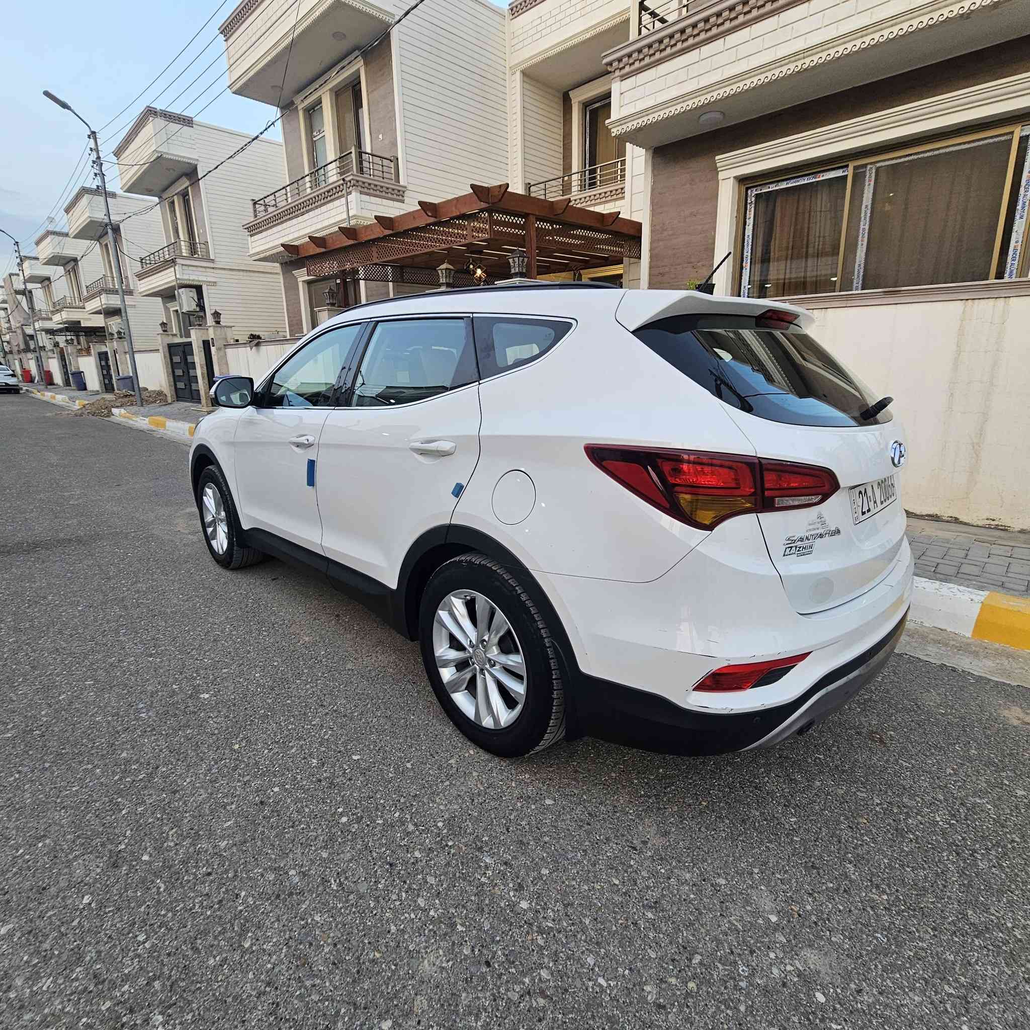 سنتافي خليجي 2017 محرك أربعة سايلندر. 2400دوش سبعة راكب بإسمي بيها جامرلغ السائق كلير. رايدها ب 159 ورقة. تبريد ثلج كلشي مكفول.
***********
