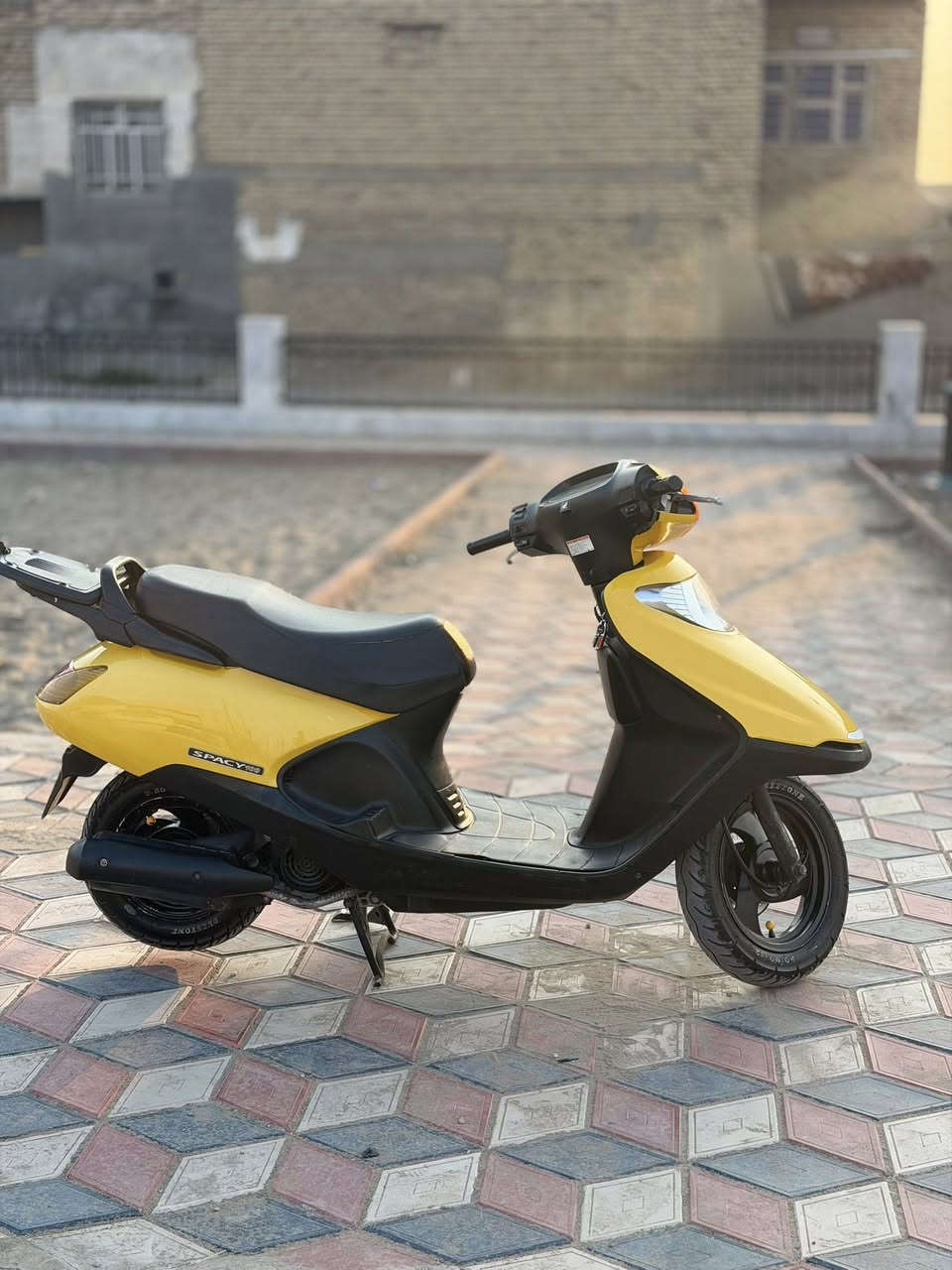 سلام عليكم سبيسي ياباني للبيع
اول فتحه بوش وبستم كابريتر بلاد تخم تاير جديد 

متواجد فقط اتصال… ***********
