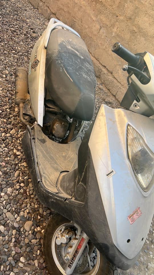 السلام عليكم دراجه ماكس 
كهربائيات كلها شغله محرك مجفت جديد تايرات جديده
شغاله فقط عايزو كابريته 
السعر 150 وبي مجال 
مكاني الزويه 
***********
