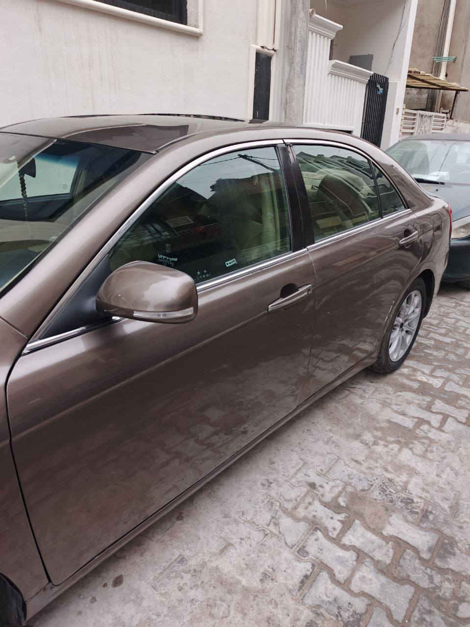 السلام عليكم 
امكراند c8 حجم كبير 2013
اوتوماتيك "
*محرك وكير بلادي مسيبوشي مكفول
*برده خلفيه بلاد
*صدر امامي خلفي جديد 100%
*شاشه أندرويد 
*حساسات خلفيه
*سلايد روف
*اشاير بل مري 
*تبريد شغال وتدفئه شغال 
*الكشر مكفول من ضربه 
*ويل ١٨ 
*وبعد....
العنوان بغداد ـالكرخ
السعر 66$
*********** بغداد, العراق
