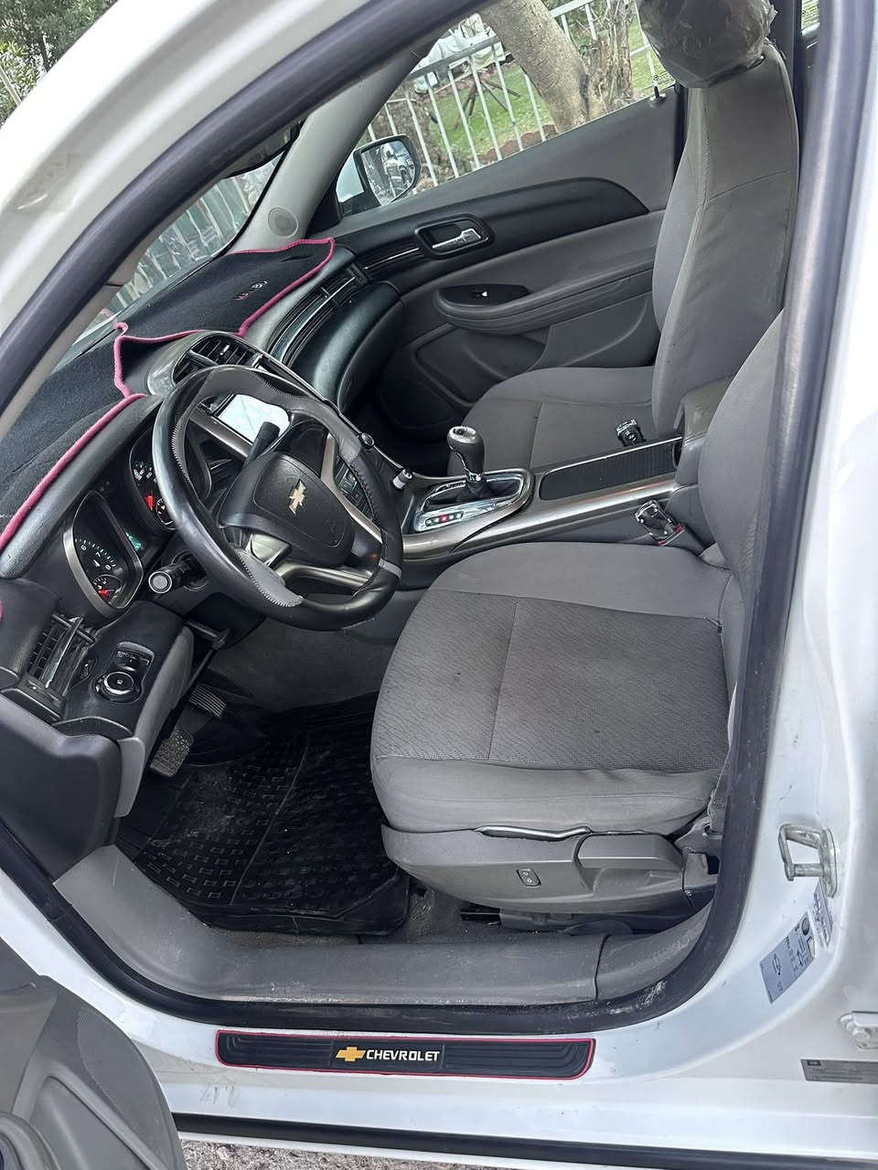 ماليبو 2013 خليجي 
مواصفات LT هاند بريك بصمه وشاشه وكامره  
بيها صبغ جاملغات امامية وبارد ربع باب سايق
سعره 87وبيه مجال مكاني بغداد 
***********
