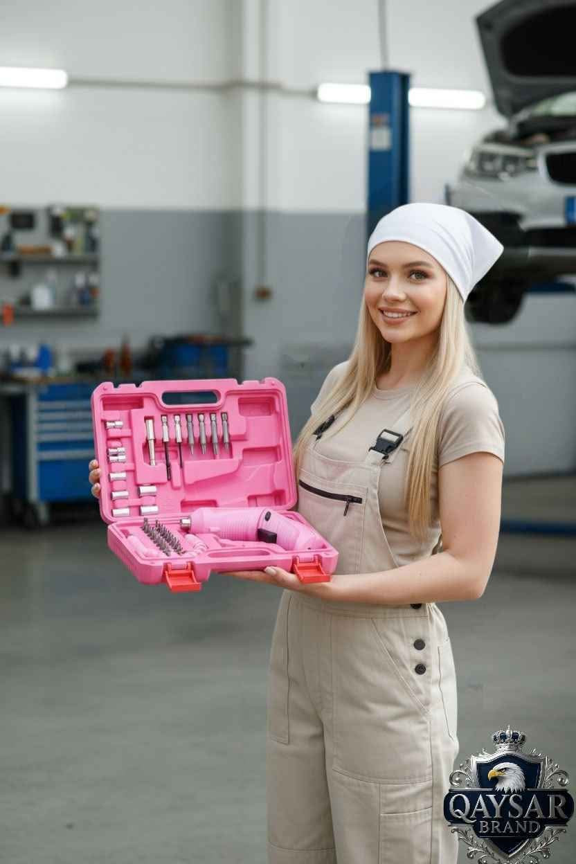 عدة أدوات كهربائية وردية متكاملة - الحل الأمثل لكل امرأة عصرية! 
 اجعلي منزلك ورشة عمل احترافية بلمسة أنثوية راقية!
هل تبحثين عن عدة أدوات عملية وأنيقة تجمع بين الكفاءة والجمال؟ نقدم لكِ العدة الوردية الشاملة التي صُممت خصيصاً للمرأة العصرية التي تحب الاعتماد على نفسها في أعمال المنزل والديكور!
 مميزات العدة الاستثنائية:
 مثقاب كهربائي لاسلكي قابل لإعادة الشحن:
تصميم عصري وردي أنيق يناسب ذوقك الرفيع
قوة أداء عالية لثقب الخشب والبلاستيك والمعادن الخفيفة
خفيف الوزن ومريح في الاستخدام لساعات طويلة
بطارية قابلة للشحن عبر كابل USB (مرفق مع العدة)
مثالي لتركيب الرفوف، الستائر، اللوحات، والديكورات المنزلية
 مجموعة شاملة من الملحقات الاحترافية:
في الجزء العلوي من العلبة:
 7 رؤوس مفكات متنوعة (Phillips & Flathead) بأحجام مختلفة
 مجموعة من القطع الكهربائية الفضية عالية الجودة
 8 قطع سوكت معدنية بمقاسات مختلفة للبراغي والصواميل
في الجزء السفلي من العلبة:
 وصلة مرنة وردية قابلة للثني للوصول للأماكن الضيقة
 مجموعة من لقم الثقب (دريل بت) بأحجام متعددة
 2 سلسلة لقم احترافية لمختلف أنواع البراغي
 كابل شحن USB عملي وسريع
 علبة حمل فاخرة:
صندوق تخزين وردي صلب ومتين
تصميم منظم بعناية لكل قطعة
يد حمل علوية مريحة للتنقل بسهولة
إغلاق محكم وآمن لحماية الأدوات
أقفال حمراء أنيقة وعملية
 لماذا تحتاجين هذه العدة؟
 الاستقلالية: لا داعي للانتظار أو طلب المساعدة لإصلاح الأشياء البسيطة  توفير المال: قومي بأعمال الصيانة البسيطة بنفسك دون الحاجة لفني  الإبداع: نفذي أفكارك الديكورية والحرفية بيديك  هدية مثالية: خيار رائع لكل امرأة عملية ومستقلة  جودة عالية: مصنوعة من مواد متينة تدوم طويلاً
 مثالية لـ:
تركيب وتعليق الإطارات واللوحات الفنية
تجميع الأثاث الجديد
إصلاح الأجهزة المنزلية البسيطة
مشاريع الديكور والحرف اليدوية (DIY)
صيانة الألعاب والأجهزة الإلكترونية
أعمال البستنة والحديقة
تركيب الرفوف وخزائن المطبخ
 خدمة التوصيل:
يوجد لدينا توصيل لكل العراق:
 بغداد: 5000 دينار فقط
 المحافظات: 8000 دينار فقط
 للاستعلام والحجز:
مراسلتنا عبر الواتساب:  ***********
 نستقبل طلباتكم يومياً  خدمة عملاء متميزة  عروض خاصة للكميات
 ملاحظة مهمة:
هذه العدة ليست مجرد أدوات... إنها استثمار في استقلاليتك وثقتك بنفسك! اجعلي كل ركن في منزلك يعكس لمستك الخاصة دون الحاجة لأحد.
 اطلبي الآن ولا تفوتي الفرصة!
اللون الوردي الأنيق + الأداء الاحترافي = العدة المثالية لكِ!
 للحجز الفوري راسلينا على الواتساب: ***********
 لأن كل امرأة تستحق أن تكون مستقلة وقوية بغداد, العراق
