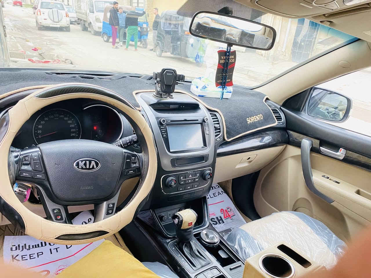 كيا سورنتو   2014  سياره 7راكب
محرك 3500/6
مقاعد جلد  
تبريد 3قطع
محرك كير خير من الله بلادي 
سياره وارد خليجي مكفوله كفاله عامه ماعده صفحه يمنه جراد قليل سونار موجود  
شاشه 
كأمره  
حساس امامي خلفي 
سياره صدر جديد 
تواير جدد 
سياره جاهزه من كلشي مال بيت
سياره ماشاءالله احلى من الصوره 
رقم بغداد انكليزي. تحويل ثاني يوم
“بغداد الدوره السعر ع تصال 
 هاتف ..***********
