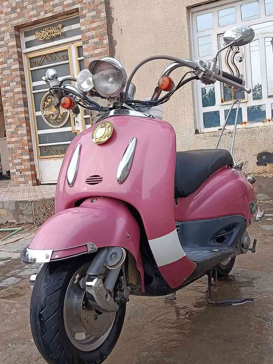 السلام عليكم (دراجة جوكر للبيع)
شغالة سلف مكينة ناعمة جداً 
كهربائيات كلهة شغالة كيج مال سرعة شغال 
لدراجة جاهزة من كلشي 
لسعر ٨٥٠ وبيعة مجال 
مكاني ديوانية حي فرات
لرقم ***********
