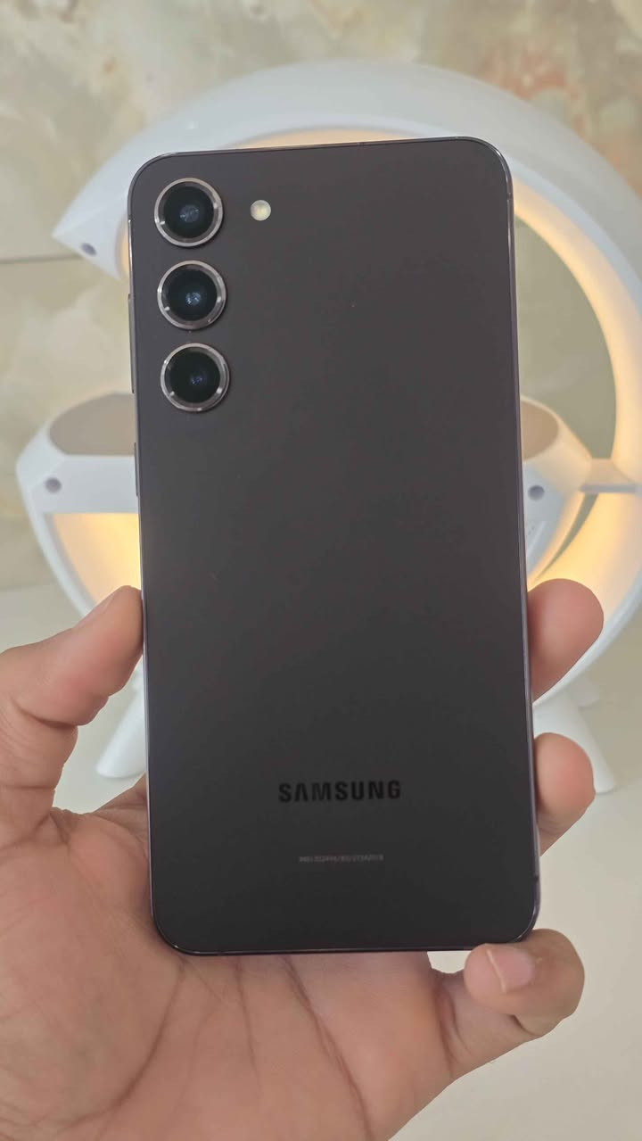 اس 23 بلس شرق اؤسط خطين ذاكره 256 مكفول 
جهاز جديد من كلشي فقط حافظه وياه عنوان نجف 
سعر 550 سعر نهائي 525 شراي مؤجؤد ءاتساب ماسنجر
*********** النجف, العراق
