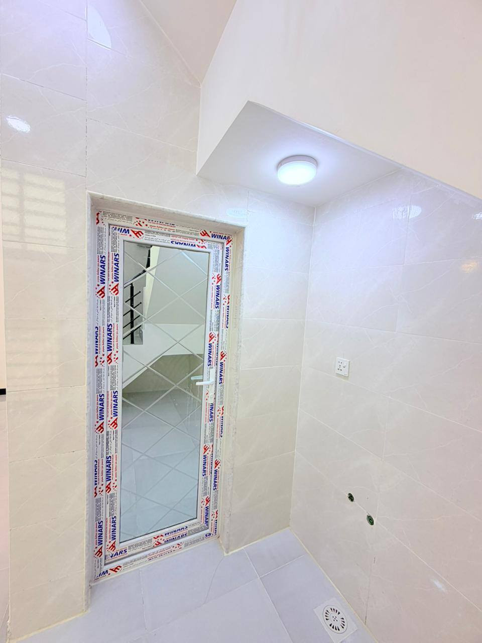 المساحه 50
💰 السعر: 28 مليون (قابل للتفاوض)
🏗️ البناء: طابوق  جمهوري
🏠 الأساس والسقف: صب كونكريت مركزي 

مواصفات البيت:
✅ غرفة نوم 
✅ صالة 🛋️
✅ مطبخ 🍽️ 
✅ صحيات 🚿

الخدمات المتوفرة:
🔹 ماء 💧
🔹 كهرباء ⚡
🔹 شوارع مبلطة 14متر  🚗
🔹 مدارس قريبة 🏫
🔹أنترنيت ضوئي 
🔹 خط مولده 
📍 الموقع: النجف – حي ميسان، شارع الزوار 
خلف سكلة الكرعاوي
📜 طابو زراعي (قرار 320 )مشمول بالتطويب 

📞 للتواصل: ***********

(ملاحضة ) متوفر لدينا كافة المساحات والدور  ألسكنية وعرصات
