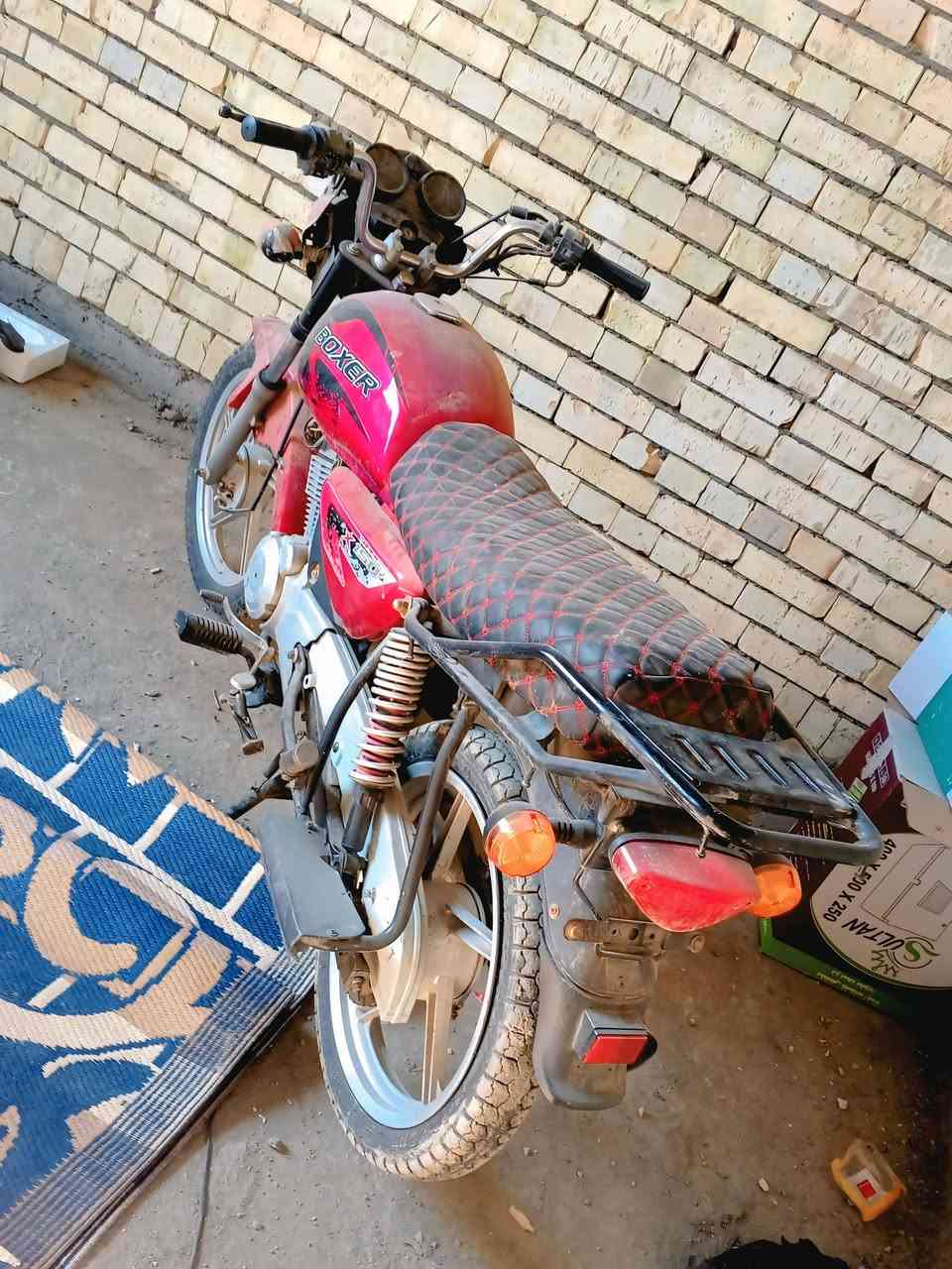 سلام عليكم دراجه بوكسر البيع
دراجه شقاله مابيه شي عوزه بس دبلات أمابيات 
و وراقه كامله مكاني بغداد المعامل الباويه قريت عبد العوده 
الشراي ينتصل عل هاذا رقم ***********
