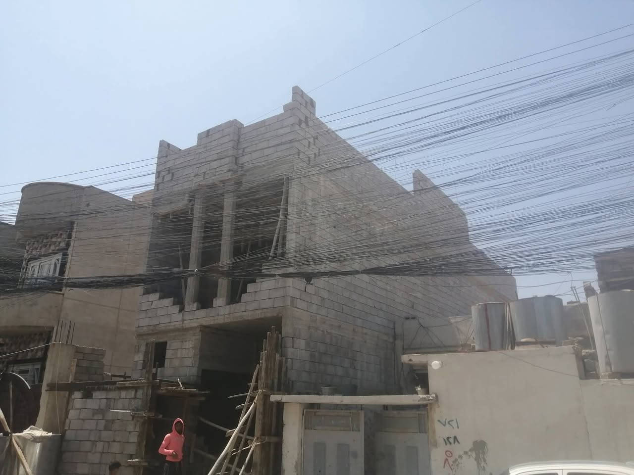 سلام عليكم نشتقل بناء ترميم تصعيد مواد البناء معالجة تشققات تواصل اكثر للاتصال ***********
