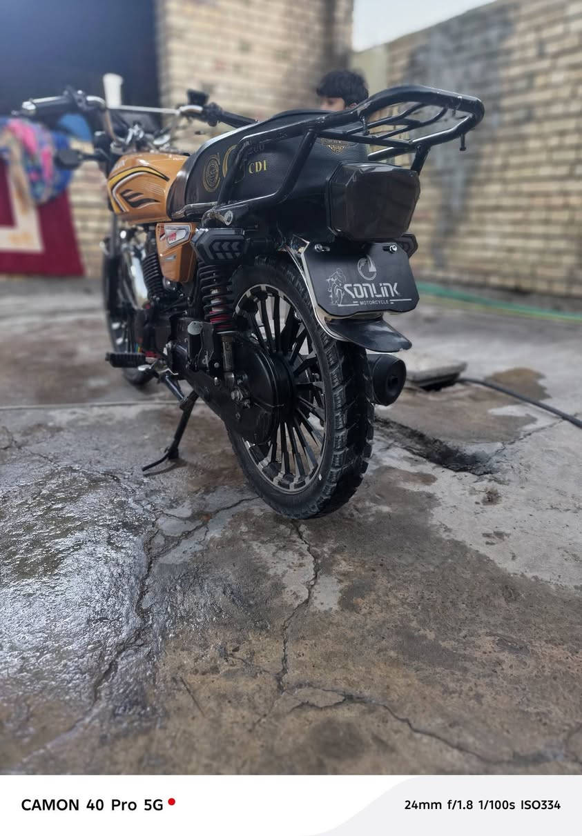 السلام عليكم دراجه سونك حجم المحرك 200CBF ضاغطه وزنجيل دراجه مكينه ناعمه اوراق كامله دراجه 2بصمات للتواصل***********  مكاني مدينه الصدر
