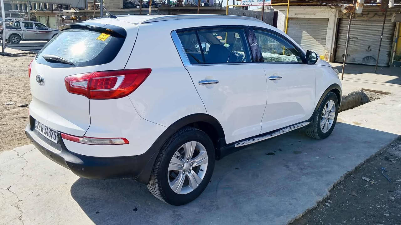 السلام عليكم للبيع كيا سبورتج موديل 13 رقم أربيل تحويل أو وكاله بيها 4 قطع صبغ بدون  دواخل مكان سياره ديالى بعقوبة السعر 130 وبيها مجال لشراي يتصل ***********
