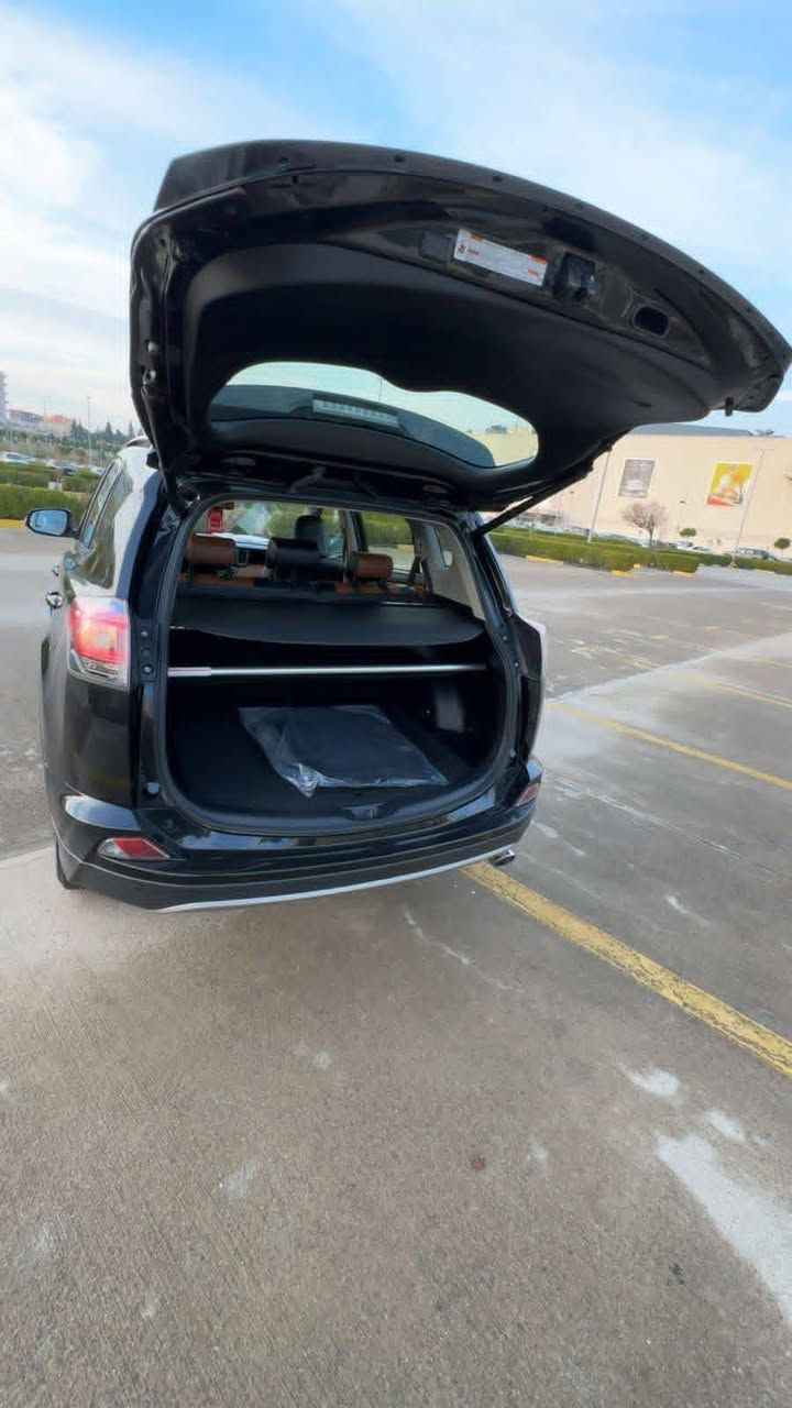 تويوتا رافور خليجي 2018
شركة ساس مواصفات VXRكفالةعامة من الصبغ والتعديل ماشية 36000كم علی وضع الشركة ,السعر230ورقة ومجال.
سنوية جديدة حتی2030
رقم الموبايل***********
