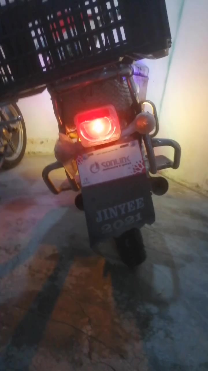 سلام عليكم دراجه جني دبل بلك نظيفه كهربائيات شغاله سلف هندر أوراق كامله مكاني ديالى شهربان ***********
