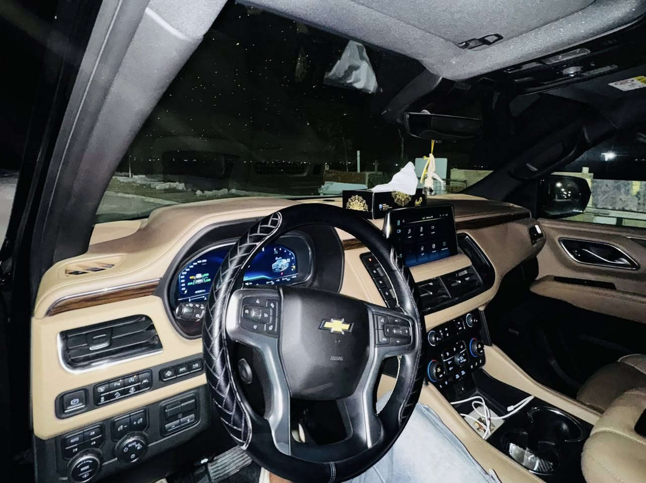 💎 فخامة الحضور وهيبة الطريق.. شفروليه تاهو PREMIER للبيع💎
بدايتاً بضرر فقط تبديل دعامية 
للراغبين بالتميز والراحة المطلقة، معروضة للبيع أيقونة الفخامة الأمريكية Chevrolet Tahoe بفئة Premier (أعلى مواصفات)، السيارة بحالة الوكالة ونظافة تامة كما موضح بالصور.
📋 تفاصيل السيارة:
• النوع: شفروليه تاهو (Tahoe).
• الفئة: Premier (بريمير) - المواصفات الكاملة.
• الموديل: [2023].
• اللون: أسود ملكي (Black Raven) يلمع مثل المراية.
• الحالة العامة: نظيفة جداً، بدن سليم، ومحرك جبار.
✨ أبرز المواصفات والمميزات:
• التصميم الخارجي: مقدمة هجومية مع إنارة LED ذكية، وجنوط (ويلات) كروم حجم كبير بتصميم البريمير المميز.
• الداخلية: مقاعد جلد فاخرة، شاشات عرض، ونظام صوتي احترافي.
• الأداء: محرك V8 يوفر لك القوة اللي تحتاجها مع سلاسة فائقة في القيادة.
• التكنولوجيا: رادار، كاميرات محيطية، نظام المساعدة على القيادة، وفتحة سقف بانورامية.
📍 تفاصيل إضافية:
• رقم اللوحة: بغداد 
• السعر: [55$]
📞 للتواصل والاستفسار واتساب:***********

#Chevrolet #Tahoe #Premier #السيارات_الأمريكية #تاهو #للبيع #سيارات_العراق #فخامة #شفروليه
