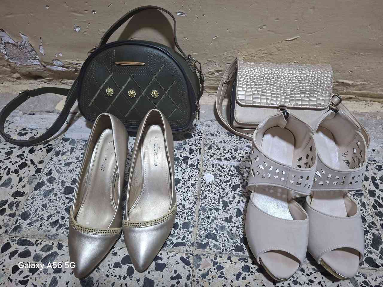 حذاء 👢مع جنطه ب10
ماعده سوده ب15مع حذاء 👢لان جلد روغان اصلي


**إذا كنت صاحب هذا الإعلان وتريد حذفه لأي سبب، رجاءا أرسل رسالة إلى الدعم الفني**