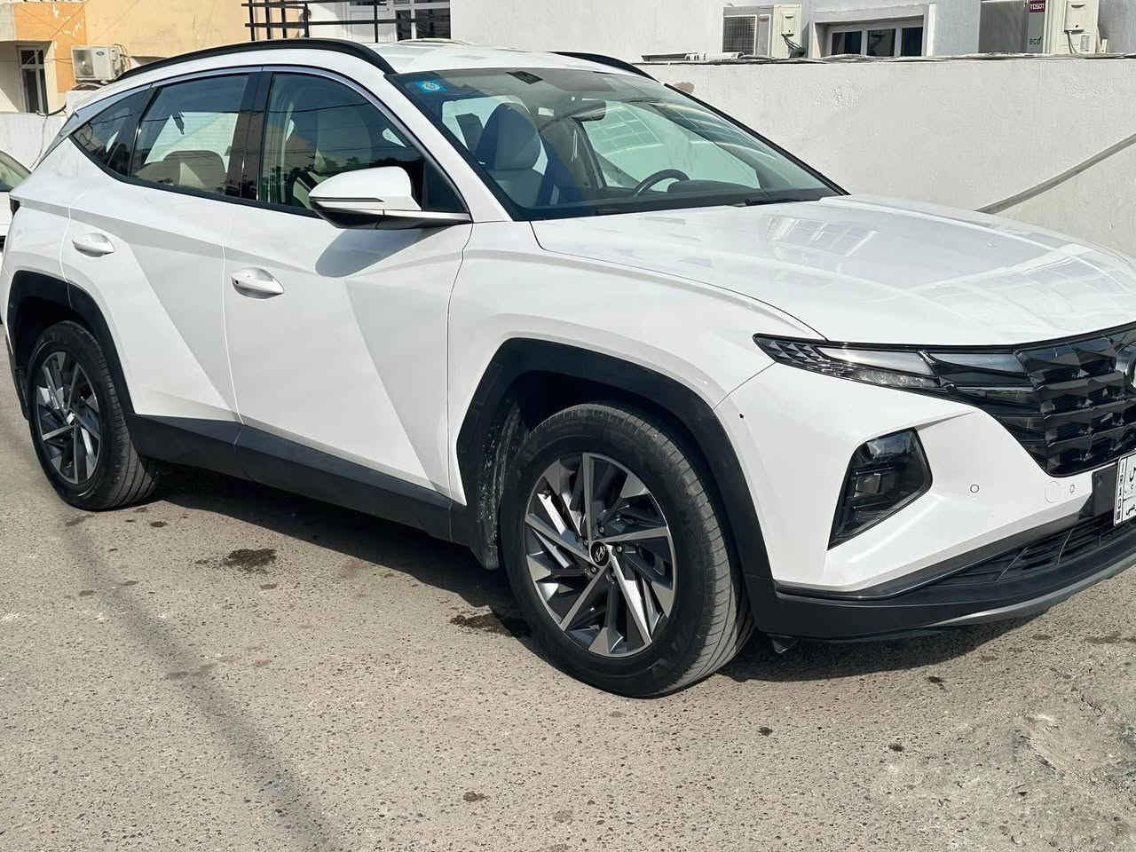 ‭‬ ‎توكسان 2023                   
خليجيه ماشيه 54  الف  قابل للزياده 
او مراوس بسورنتو 7 راكب 
‎‏ حجم المحرك 2000 . DOHC
‎‏ مرتبط بكير بوكس 6 سرعات 
‎‏ مفتاح التشغيل بصمة                 
‎تشغيل عن بعد 
‎‏           AIRBAG عدد 2
‎‏ هاند بريك بصمة                         
‎ حساسات امامية
‎‏ حساسات خلفية                         
‎‏حركة المقاعد الامامية كهرباء 
‎‏تحكم مقود جهتان                      
‎‏ مثبت السرعة 
‎‏ويل كب حجم الاطارات 235/55R18
‎‏ شاشة ابل كار بلي ❗️                  
‎‏ كاميرا دوارة ❗️
‎‏ اريل نفكيتر ❗️                           
‎‏لايت زينون + LED‏ 
‎‏ بك لايت LED
‎‏ كشافات زينون                            
‎‏ اشاير بالمري والمري قابله للطي 
‎‏ نظام مانع تزحلق                         
‎‏ABS
‎‏شاحن واير ليس
‎‏ نقطة نزول المنحدرات 
‎‏ بردات ابواب خلفية                    
‎‏ برده خلفية 
‎‏ تبريد امامي و خلفي
‎‏ درايف مود                                  
‎‏⭕️NORMAL
‎‏⭕eco
‎‏⭕SPORT
‎‏ اوتو هولد                                  
‎‏مخرج AUS
‎‏ مخرج USB
‎‏Bluetooth 
‎‏مخرج منفذ الطاقة عدد 2
‎ السعر 225 
تخم تاير جديد زتيوم كوري اصلي 
باتري جديد الو الضمان  
رقم بغداد 
*********** بغداد, العراق
