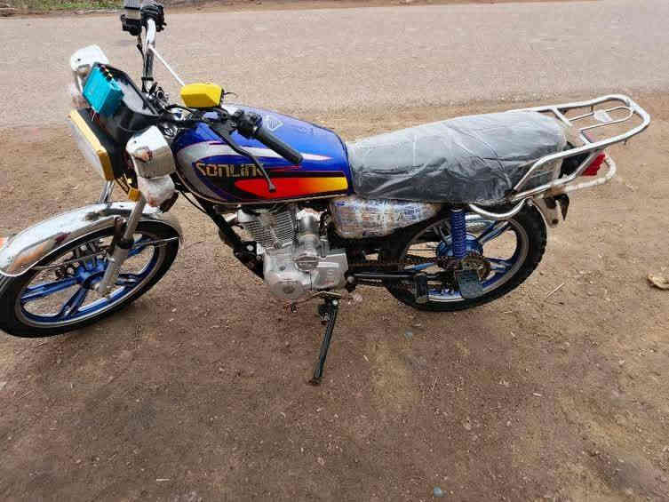 السلام عليكم دراجه سيفون موديل 2021 اوراق كامله  دراجه خير من الله كهريايات محرك كله كفاله السعر 550وبيه مجال العنوان ديالى الخالص التحويله الرقم ***********×××***********
