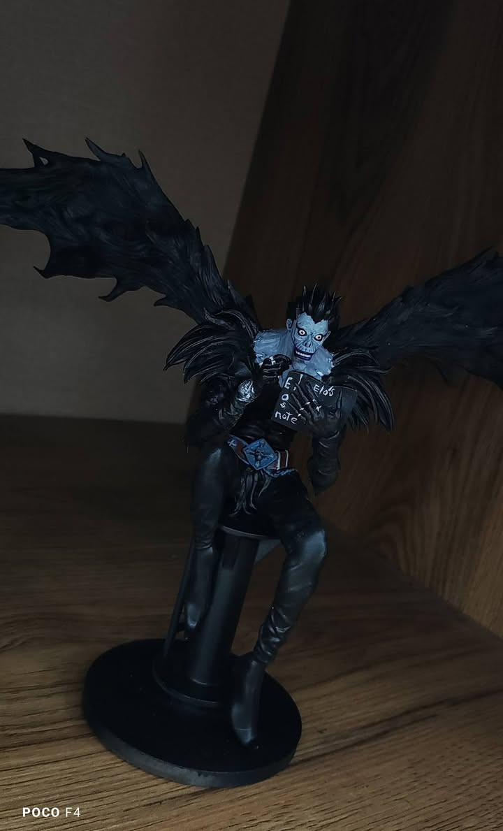 ريوك من انمي ديث نوت
طلب من احد الزبائن الاعزاء 

الارتفاع 20 سانتيم 

مادة الصنع رزن بالكامل

طباعه وتلوين باليد

استمتعوا وتابعوني على الانستا لمشاهدة باقي الاعمال 
@i.k.m.studio


**إذا كنت صاحب هذا الإعلان وتريد حذفه لأي سبب، رجاءا أرسل رسالة إلى الدعم الفني**