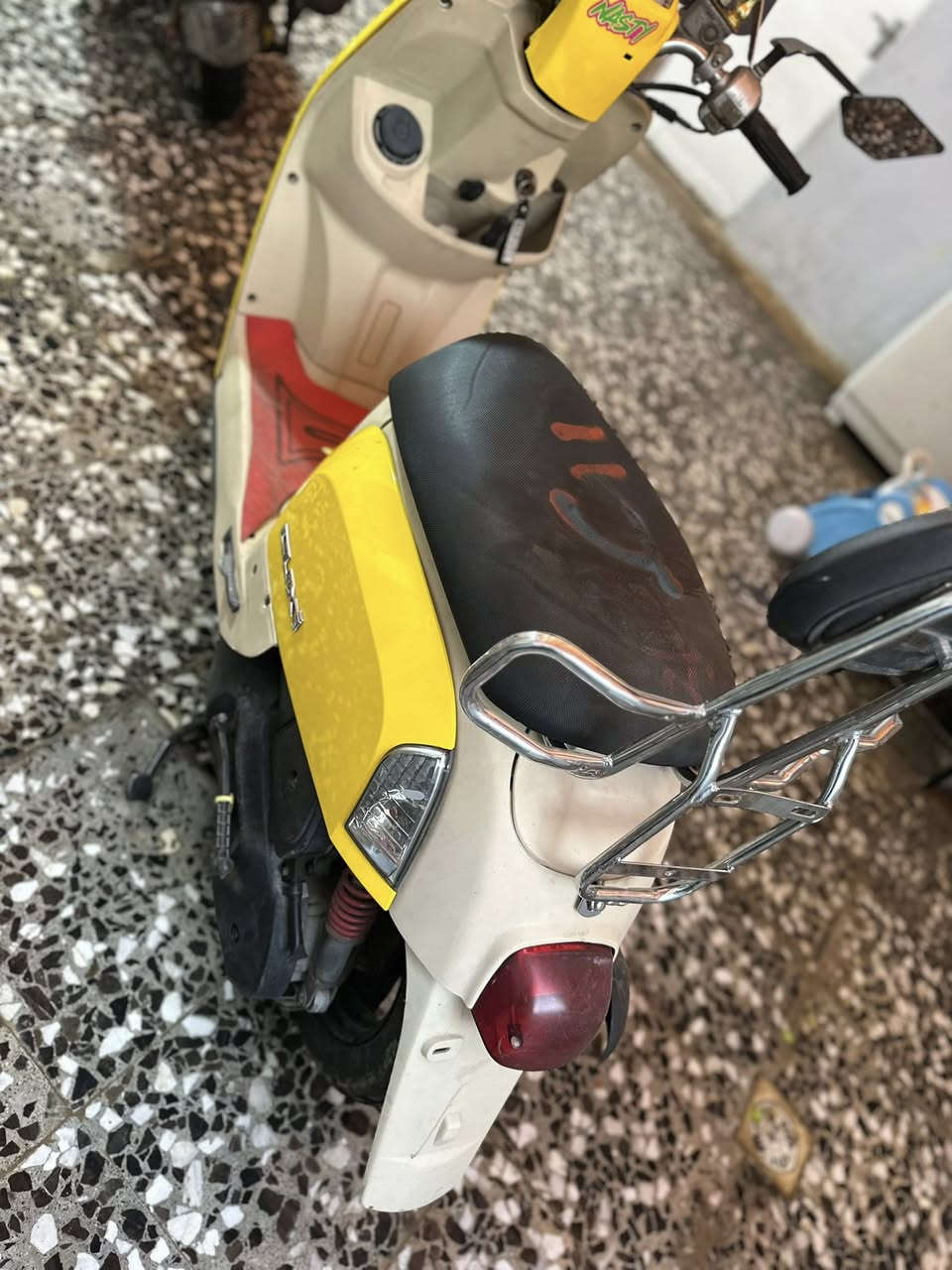 بوليس للبيع مكفوله من كلشي 
مكان بغداد حي النصر 
***********
