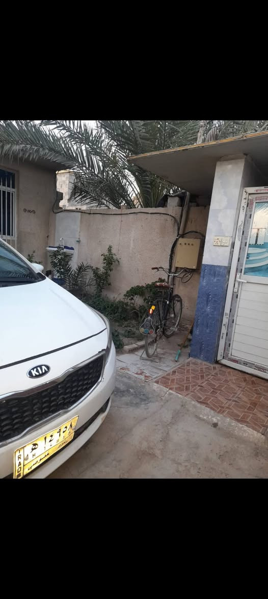 السلام عليكم
بيت طابو زراعي سند 25... مساحة 250... واجهة 10 ونزال 25
يتكون من استقبال ومطبخ وصالة وغرفتين ومخزن وحمام عدا مساحة الترك الي بيه والحديقة وكراج للسيارة 

العنوان: المدائن - بسماية قرب مجمع الإحسان... السعر 55 وبيه مجال

رقم الموبايل: ***********
                        ***********
