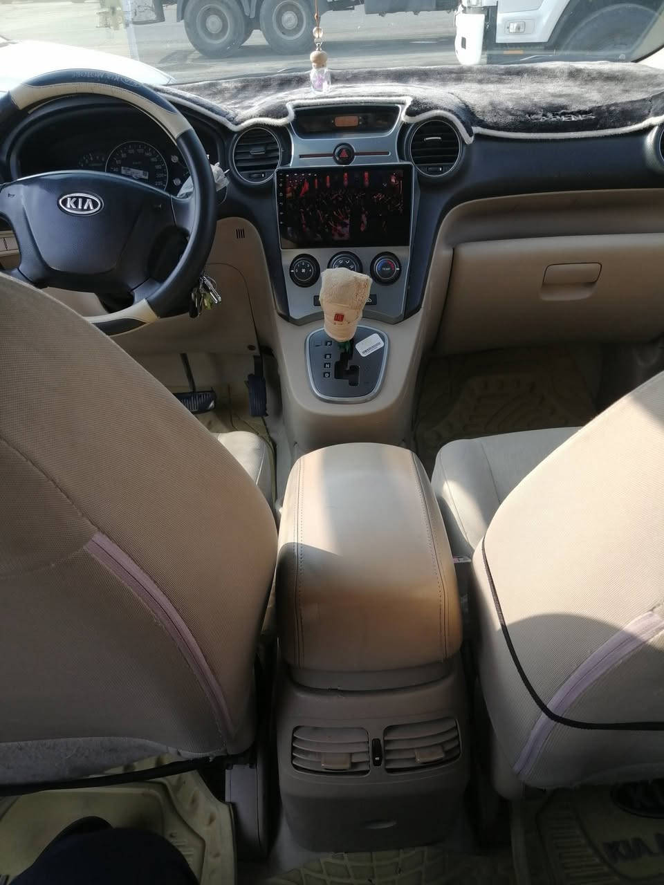 السلام عليكم
كيا كارنزا خليجي ٢٠٠٩ محرك ٢٠٠٠ دوش محرك وكير بحاله جيده  ٧ راكب بيه شاشه وفتحه قماره اطارات وبطاريه جديد مكفوله عدا بارد موضح بالسونار السياره عندي ٣ سنوات من الدوام للبيت سعره ١١٥ السياره بأسمي مكاني كربلاء الشراي يتصل ***********
