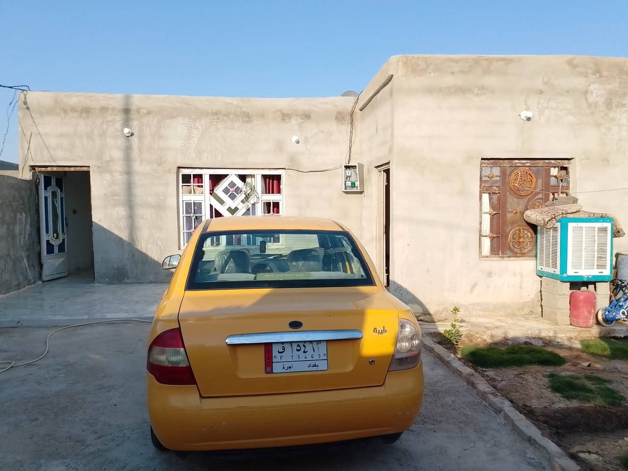 السلام عليكم دار سكن للبيع في اليوسفيه قرب التارتان مع كافة الخدمات ماء تبليط مدرسه مستوصف صحي يتكون من غرفتين وصاله واستقبال وحوش كبير وحديقه للاستفسار اكثر ***********
