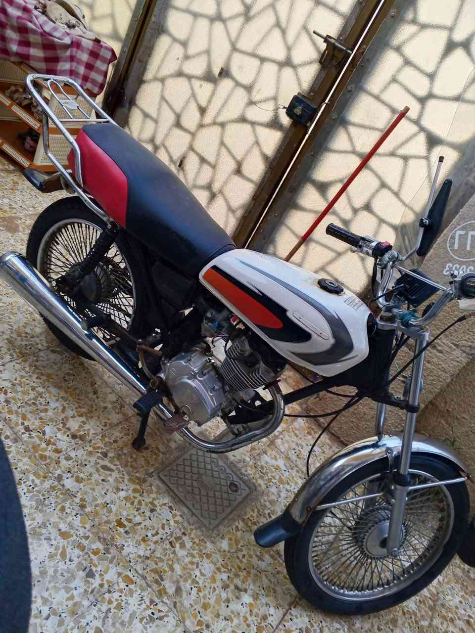 دراجه ناريه للبيع نوع تايكر موديل 21 اوراق موجوده نظيفه وجاهزه السعر *********** حله  شارع 80 السعر 550 وبيه مجال
