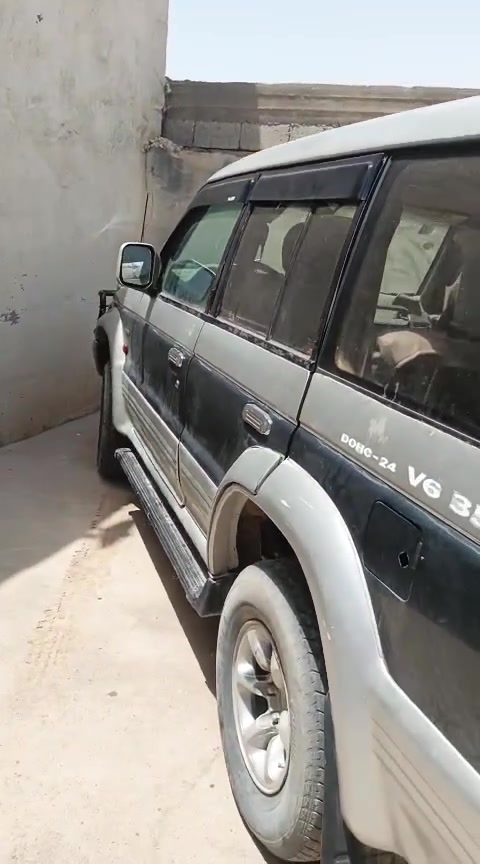 سلام عليكم سياره لبيع موديل ٢٠٠٠ باجيرو رقم بصره انكليزي باسمي السعر ٥٥وبيها مجال للاستفسار رقم ***********
