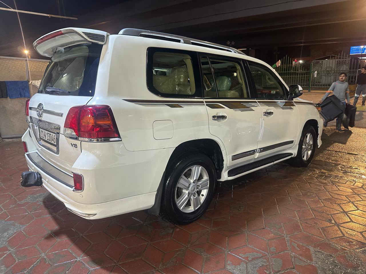 عمي عرض اليوم يخبل تفليش الاسعار 🔥🔥🔥🔥🔥لاندكروز 2014 فول بريم اصل السياره بيها رش مكانات ابيعلك عام وهيه السياره بيها مكانات وماكو عام وبدون كلبه  السياره سعرها 260 ورقه وبيها مجال زورنا وتدللون بيع فقط بدون مراوس ***********
