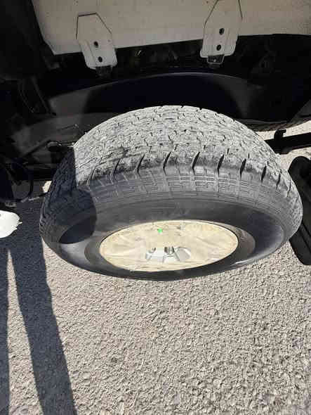 تـوێتا هایلۆکس 2009 سعودی 
ســـەیارەکە هیجی نیە بەس  یێک تحدیلی بجوکی هەیە 
قــــــەپاغی مـەکینەی کرایتەوە
200 هەزار ڕۆشتیە
لە سفرەوە یێک دەست بوە
بــەناوی خۆمە سەنەوەی  هەتا 2030 نویێە
ویل کرۆم 
تـەقەو ڕەقە بەشەرتە 
سەیارەکە ماڵی دۆستە 
یێک دینار مسروفی نیە

***********
