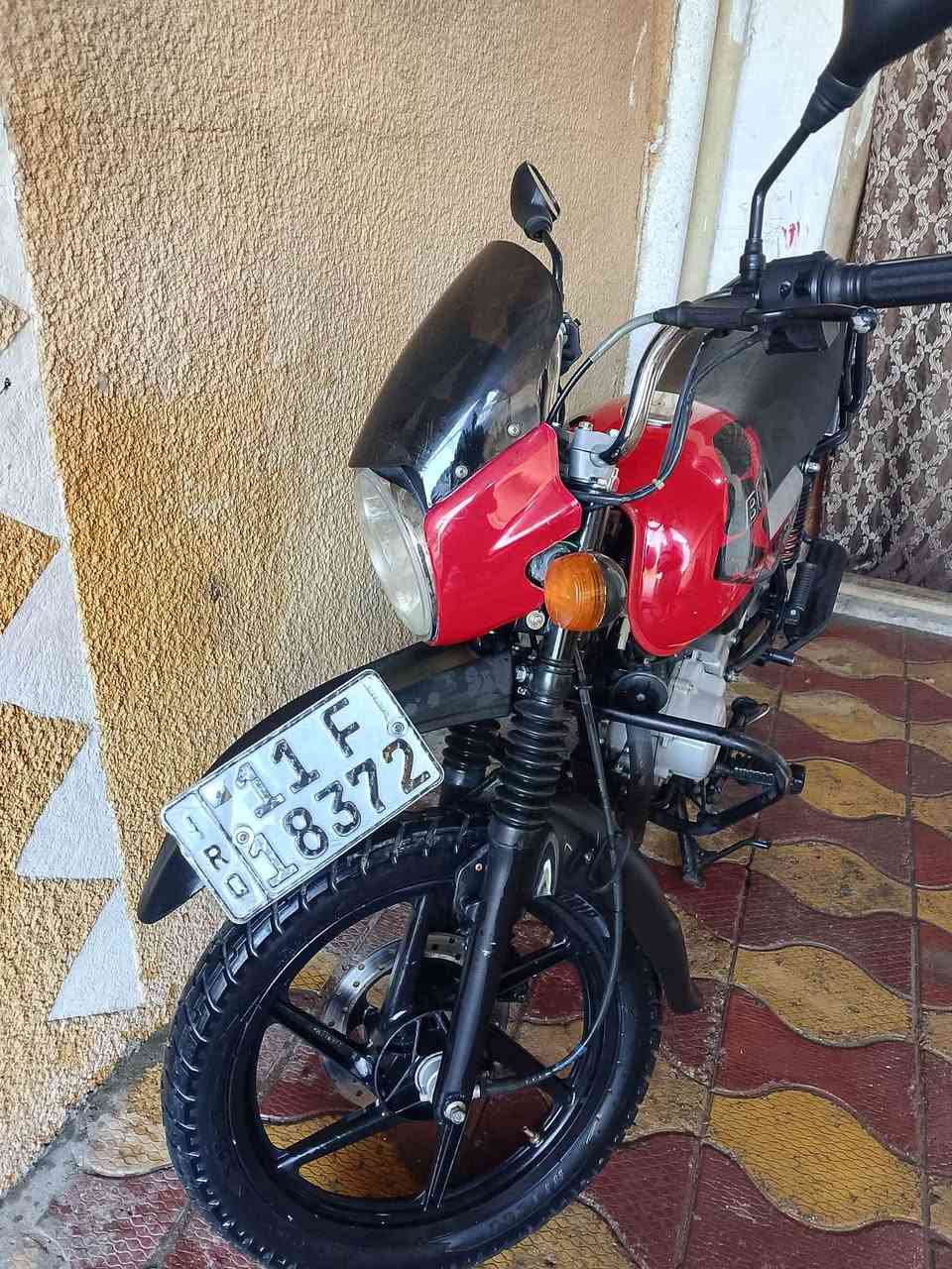 سلام عليكم بوكسر جبلي 23رقم وسنويه دراجا كبل لشارع الف ما تصرف عليها محرك ناعم كهربايت كلها شغاله تايرات جوبلس جدد زنجيل جديد كلجات جدد بريكات كلش حلوات دراجا كامله من كلشي سعر 2600وبي مجال لشراي *********** بغداد, العراق
