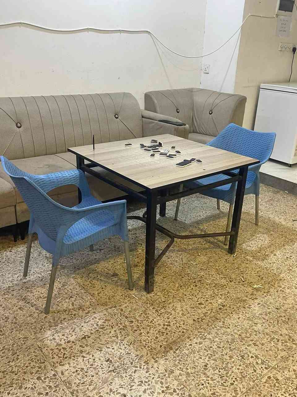 غراض كهوة للبيع   ‭***********‬
ميوزة دومنه 
كراسي 
نراكيل 
ميز سل ستيل متر ونص 
كرل بركر مع ميز 
شاشة حجم ٥٠ هونداي
عارضة عصاير ايكور  
جهاز قناة الرابعه 
سستم صوت دمام و٤ سماعات 
دومنه ورق 
 عنوان بغداد محمودية حي بدر
