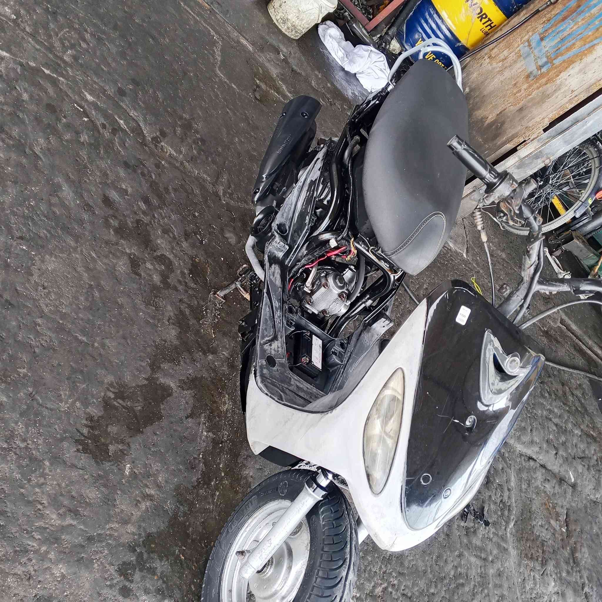 السلام عليكم ماكس قجمه للبيع الدراجه مفتوحه مره وحده سلف هندر كهربائيةت كلها شغاله  شلعه ومعدل فول 49بلاد كفرات كامله المكان الكرنه قضاء بني منصور *********** متواجد السعر550بيها مجال
