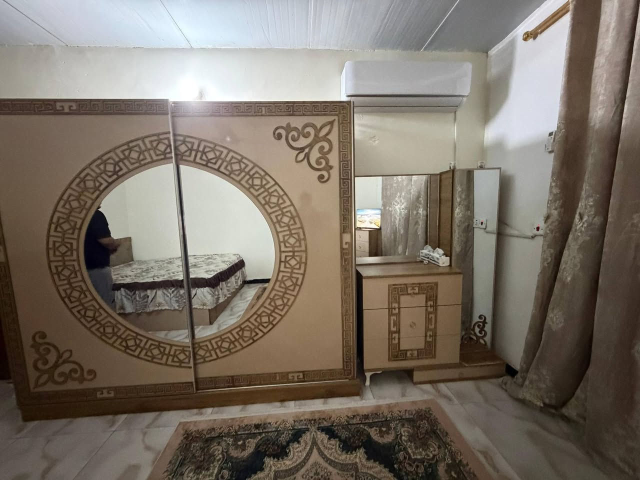 غرفه نوم تركي ست قطع
مستعمله ست اشهر 
كنتور مترين وعشرين 
بيبان سلايد 
سرير مخزن 
السعر 400
تواصل خاص 
ابتسامة نقية 🦋🦋🦋


**إذا كنت صاحب هذا الإعلان وتريد حذفه لأي سبب، رجاءا أرسل رسالة إلى الدعم الفني**