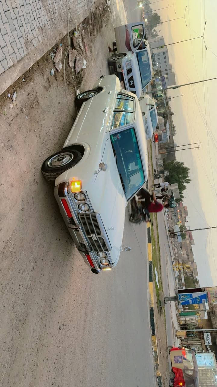 كراون ٧٩ فول ديلوكس    السعر ٦١$
تجي اصل ٦ سلندر  ٤M  

رقم نكليزي بسمي هزه جديده وين يعجبك تحول 

 

سنتر لوك بلادي تمشي عشرين تقفل 

جام كهرباىي   تبريد خلفي 

كهربائيات كله شغاله وضع الشركه 

السياره معمره تعمير حلو مثل موضح بالصور 

ترايه كلش حلو وناعمه    

وجاهزه من كلشي 

للاستفسار                  ***********

السعر ٦١$

مكاني بغدادالحسينيه
