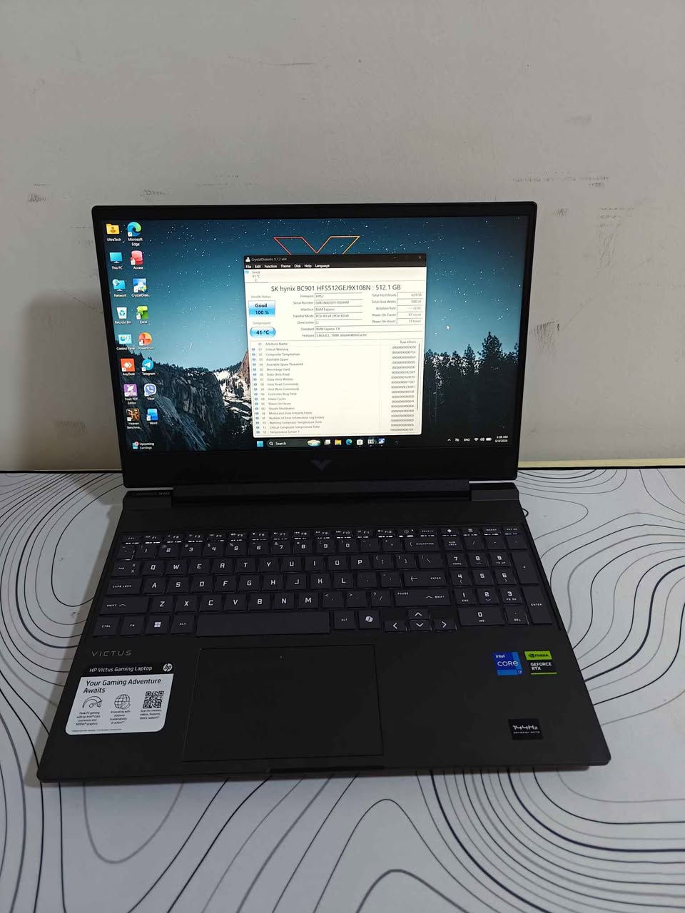 HP Victus 15 🚀 دێوەزمەکەی اچ پی! / وحش الفيكتوس
کوردی:
بۆ ئەوانەی بەدوای لاپتۆپێکی لۆک و داهاتوودا دەگەڕێن بۆ یاری و مۆنتاژی قورس، ئەم ڤیکتۆسە بێ منەتە! زۆر پاک و بێ عەیبە.

👈 بۆ بینینی کۆمەڵێک لاپتۆپی شازی تر، سەردانی کەناڵی 
تێلیگرامەکەمان بکەن: https://t.me/diarytechnology

العربية:
للألعاب الثقيلة والتصميم، لابتوب لقطة وبحالة الوكالة وبشرط الفحص.
👈 لمشاهدة المزيد من اللابتوبات المميزة، انضموا إلى قناتنا على التليجرام: https://t.me/diarytechnology

مواسات / الخلاصة: 🛠️
▫️ CPU: Core i7 13th Gen 14-Core 🌪️
▫️ GPU: RTX 5060 8GB 🔥 (نەوەی نوێ)
▫️ RAM: 16GB DDR5 (سڵۆتێکی تری بەتاڵە) / SSD: 512GB 💾
▫️ Screen: 15.6" 144Hz 📺

💵 نرخ / السعر: 1,699,000 دینار (مەجالی تێدایە / وبي مجال للشراي) 🤝

📞 پەیوەندی / للاستفسار:
*********** 📲 (واتسئەپ هەیە / واتساب)
*********** 📲
تیلیگرام: @Dyarysabr حلبجة, السليمانية
