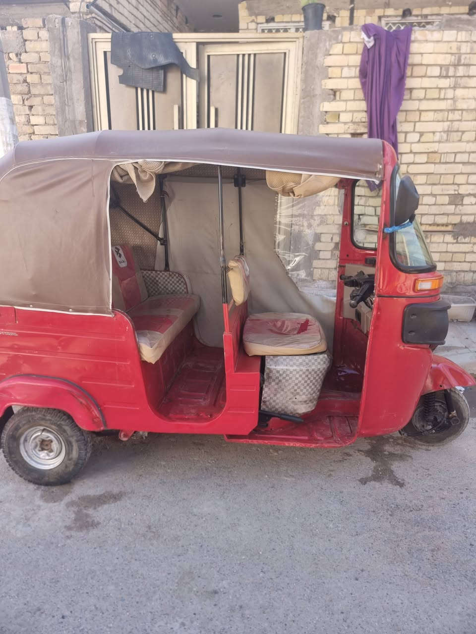 سلام عليكم تكتك البيع 19 شهر 12 رقم انكليزي تحويل ثاني داخله هزه مكينه اكسن لا تنقيص لا تبخير مكينه ما مشروكه ما بيه قطرت خياسات تخم تاير جديد جادر جديد كهربيات كله شغاله مابيه اي نقص *********** مدينه الصدر حي الكوفه
