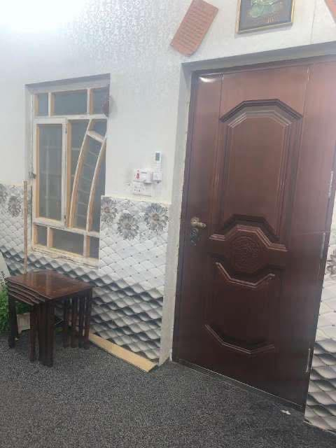السلام عليكم

🔴بيت تجاوز ما عليه ازاله 🔴

القياس غرفه النوم الأولى ٣،٦٠ متر في ٥،٣٠ متر والثانيه ٣،٦٠ متر في ٤،٤٠ متر 
الديوانيه 4 متر في ٣،٤٠ متر 
الصاله ۳ متر في ٦،٣٠ متر 
مطبخ ٢،٥٠ متر في ٤ متر 
حمام داخلي الاول ۱،۳۰ متر في ۲،۷۰ متر 
حمام داخلي الثاني ١ متر في ١،٣٥ متر
 الحمام الخارجي 1 متر في ۱،۲۰ متر موزع علي الحمامات ١،٣٥ متر في ١،٤٥ متر 
الواجه البيت ٧،٥٠ متر 
والنزال ۲۰ متر ويوجد كراج وحديقه

المساحه اكثر من 150م 
موجود بي 
غرفتين كبار
حمام
تواليت داخلي وخارجي 
هول وديوانيه
مطبخ
حديقه خلفيه واماميه 
العنوان الجنينه التجاري حي الانتصار ورا مصرف الرافدين 
السعر مناسب خاص 
استفسار اكثر اتصل *********** بي واتساب ومكالمه رصيد

