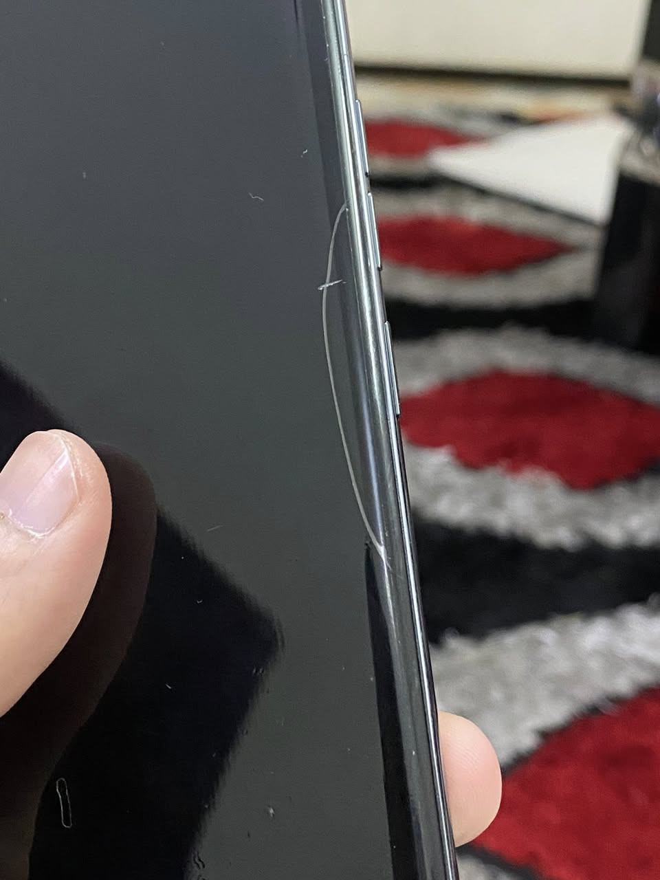 تكنو كامون 40 برو 5g  معالج دايمنستي 7300 بي فطر بسيط بالشاشة مكاني دورة السعر 180الف ***********
