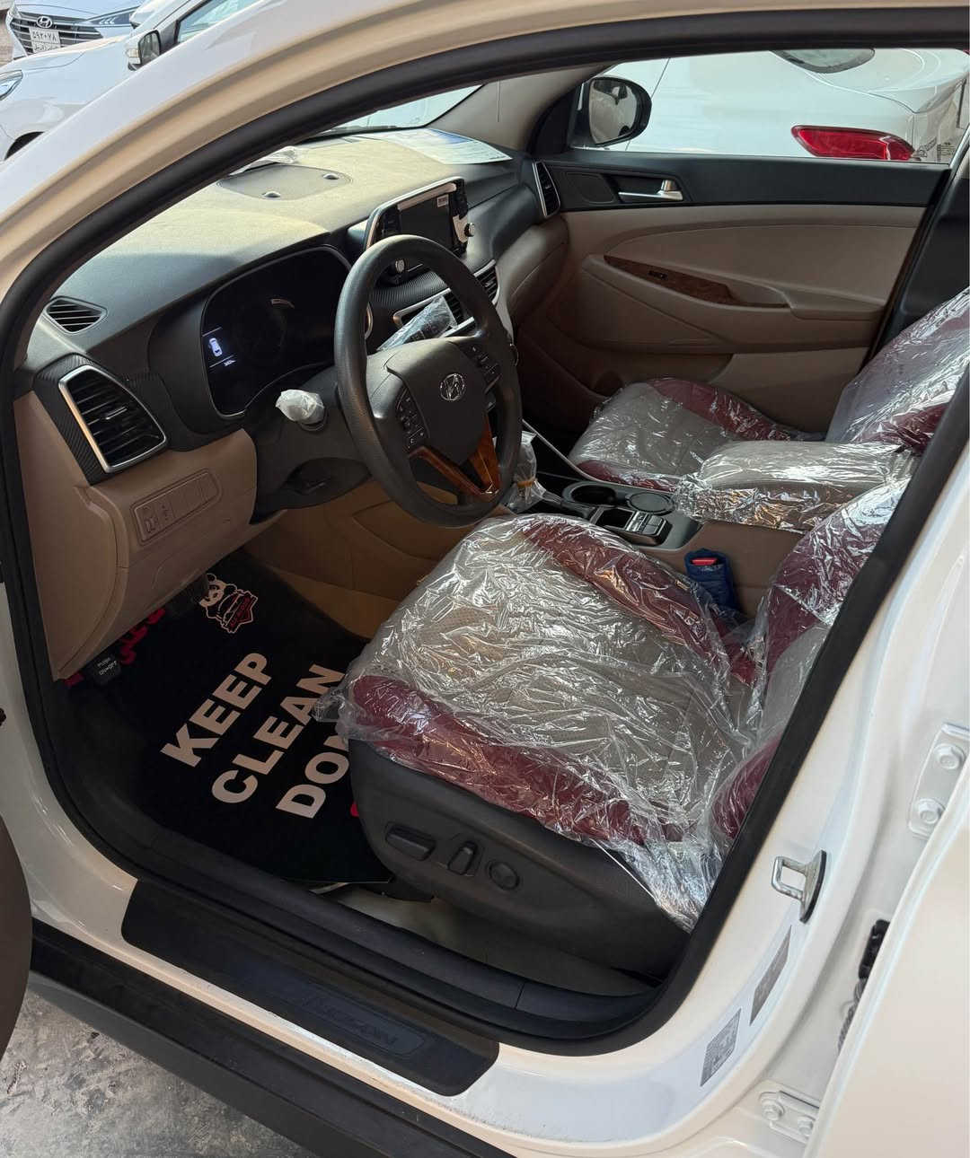 السلام عليكم .  
                       هيونداي توسان ٢٠١٩ ماشيه ٣٦ الف حقيقي شرط الفحص رقم بابل بأسمي تحويل ثاني يوم السياره عله وضع الشركه جديده جدآ كتلوكات وعده وبصمات الشركه عدد ثنين مكفوله كفاله عامه من صبغ وتبديل بيها بارد جدآ بصيط ومسوي بل بيدي ار ابد ممبين 
فول مواصفات 
بصمه +كشنات جلد + كهرباء شاشه كار بلي حساس خلفي امام كامره تحكم جهتين ترحيب مري شفط نفكيشن كشنات قرميدي) 
              السعر ٢٠٨ معه المجال مكاني النجف 
 *********** النجف, العراق
