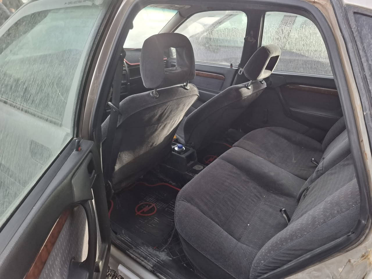 السلام عليكم للبيع اوبل فكترا حجم 18 أرقام وسنويه جديد وكابون بانزين بيه شرط التحويل .ملاحظة السياره سقف مشرح  السعر 25 وبيه مجال مكان  السياره الموصل معارض برطله  

***********
***********
